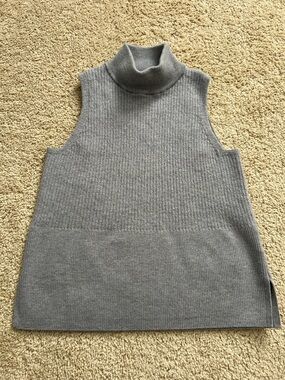 Halston 100% Extra Fine Merino Wool Sleeveless Turtleneck Sweater Vest Medium